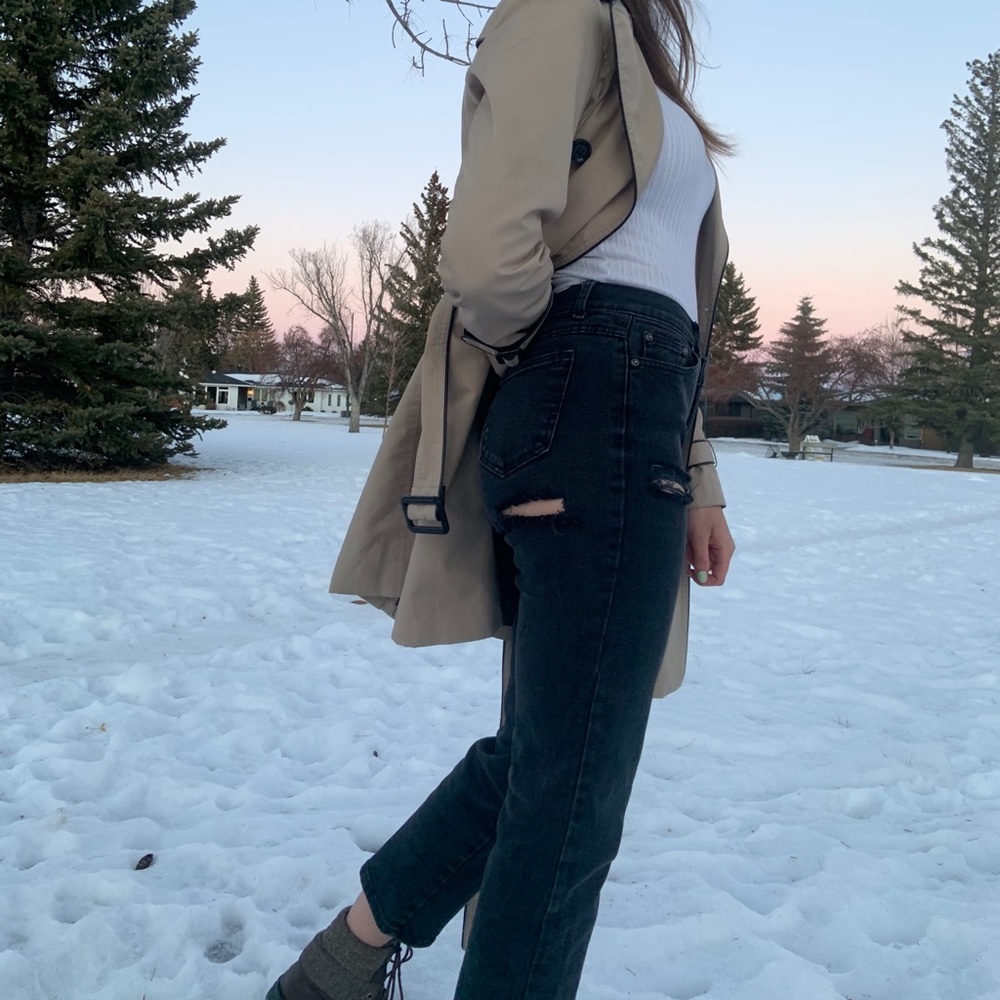 Black ripped fitted mom jeans